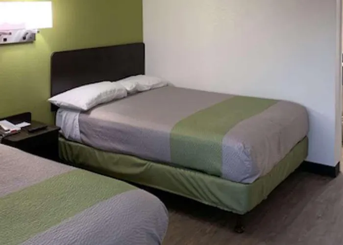 6-douglas, Az Hotel