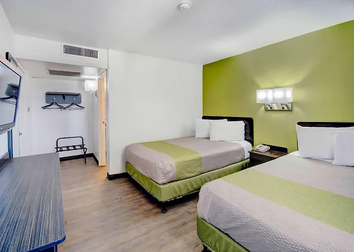 Hotel 6-douglas, Az 3*