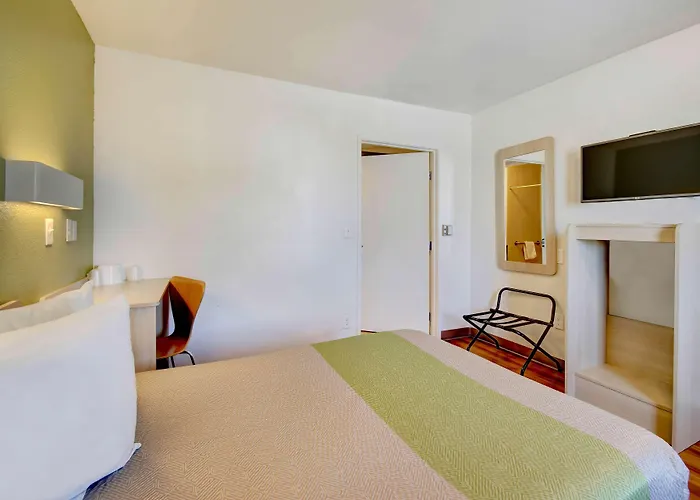 6-douglas, Az Hotel